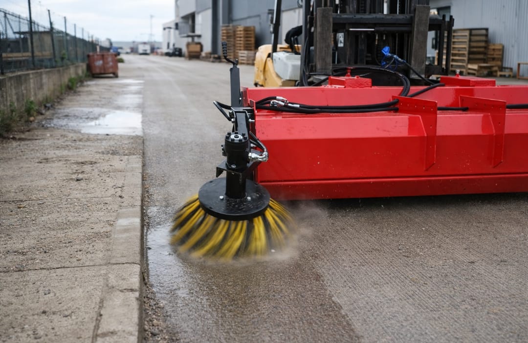 traktör arkası süpürge yan fırçalı