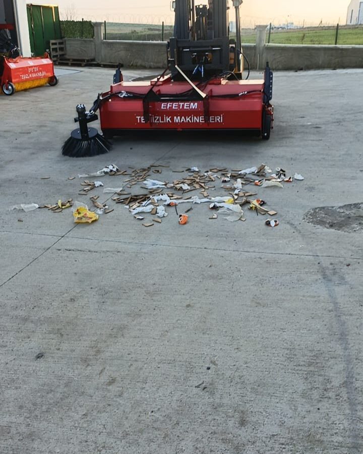 yol süpürme makinesi